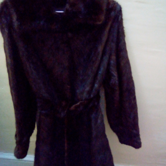 Fur coat - Picture 2 of 2